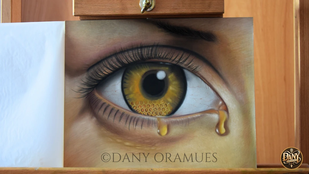ojo surrealista llorando lágrimas de miel